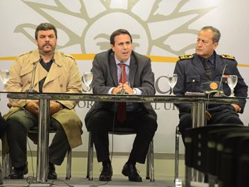 Prosecretario Diego Cánepa e integrantes del Sistema Nacional de Emergencias en la Sala de Prensa de la Torre Ejecutiva