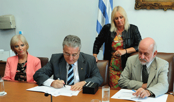 Autoridades firman convenio