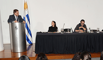Alberto Scavarelli, moderadora Iris Etchevarren y Fernando Graña