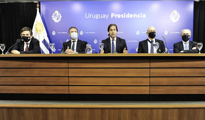 Presidente Lacalle Pou, ministro Salinas e integrantes del GACH