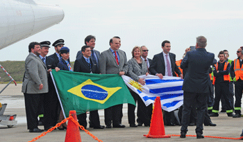 Ministra Kechichian en llegada de vuelo inaugural de Azul