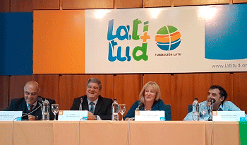 Ministra Carolina Cosse en el lanzamiento de la Fundación Latitud