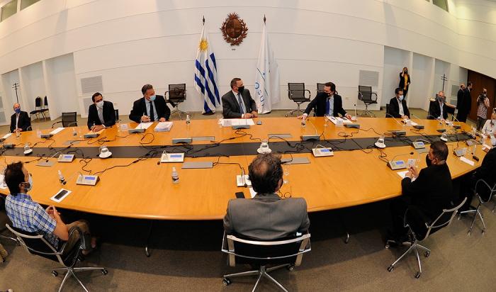 Reunión de autoridades y representantes de la saluden en Torre Ejecutiva