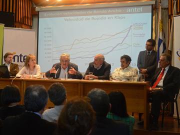 Presidente Mujica en la presentación de una “Nueva Fase de la Profundización del Acceso a Nuevas Tecnologías" Presidente Mujica en la presentación de una “Nueva Fase de la Profundización del Acceso a Nuevas Tecnologías"