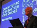 Steve Crocker brindó una charla sobre el origen de Internet