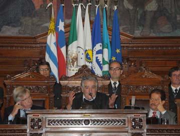 Presidente Mujica dirigiendose a la asamblea