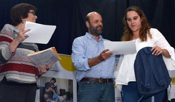 Julio Bango entrega certificados de asistente personal en Mercedes