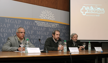 José Olascuaga, Álvaro Roel yAlfredo Albin explican los alcances del programa para la agricultura familiar