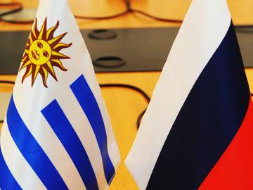 banderas Uruguay-Rusia