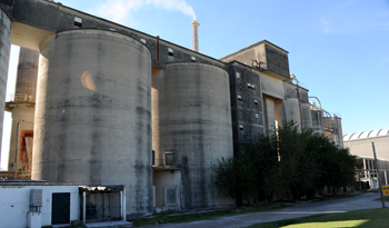 Planta de cemento de ANCAP en Paysandú, foto de archivo Planta de cemento de ANCAP en Paysandú, foto de archivo