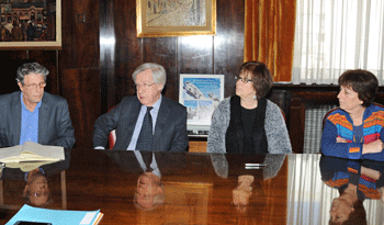 Autoridades uruguayas en firma de convenio con el BID