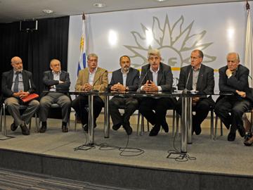 Autoridades en conferencia