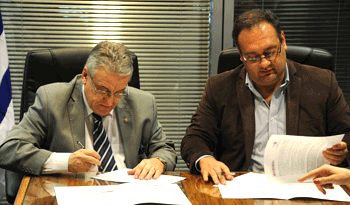 Alberto Scavarelli y Guillermo Caraballo firman convenio