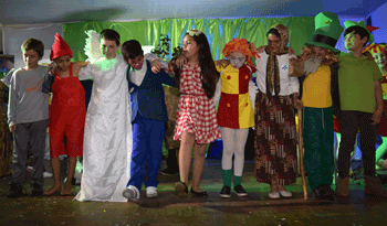 Actividad en escuela de tiempo completo.