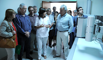 El ministro Jorge Basso, la subsecretaria Cristina Lustemberg y otras autoridades recorren el hospital de Flores