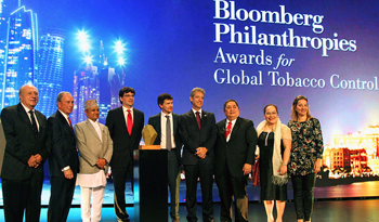 Ceremonia de distinción a Uruguay por su accionar en prevención del consumo de tabaco Ceremonia de distinción a Uruguay por su accionar en prevención del consumo de tabaco