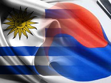 Banderas de Uruguay y Corea