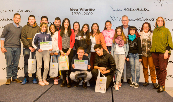 Estudiantes reciben premios