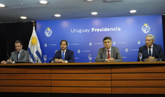 Presidente Lacalle Pou y autoridades del Gobierno