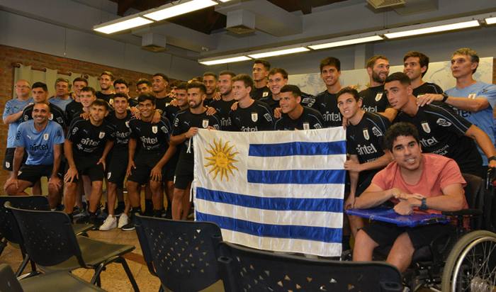 Entrega de Pabellón Nacional a selección sub-23 de fútbol