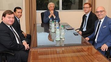 Tabaré Vázquez con representantes de la asociación de la iglesia adventista