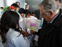 Presidente Mujica recibió a niños que participan en campaña contra el trabajo infantil