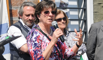 Directora Rosario Oiz junto al presidente de la Agencia Nacional de Vivienda, Francisco Beltrame, y la ministra Eneida de León