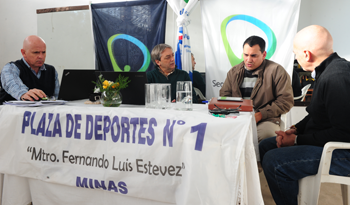 Cáceres y autoridades en Plaza de Deportes N°1