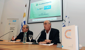 Ministro de Educación, Ricardo Ehrlich y Hugo Achugar, director de Cultura