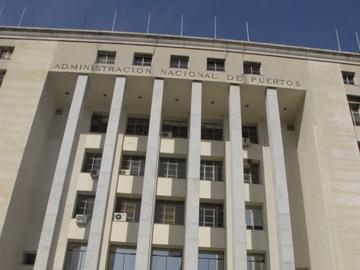 Fachada de la Administración Nacional de Puertos