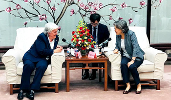 Lucía Topolansky con Huang Xiaowei
