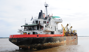 Barco Draga D 7 de la Administración Nacional de Puertos Barco Draga D 7 de la Administración Nacional de Puertos