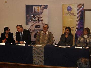 Autoridades en la firma del convenio UTU-República AFAP