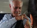 Lanzamiento de campaña de vacunación antigripal y antineumocócica en 450 centros de salud