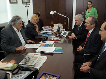 Presidente José Mujica, ministra kechichián y ministro Aldo Rebelo de Brasil
