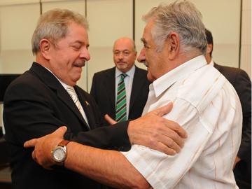 Mujica y "Lula" se saludan Mujica y "Lula" se saludan
