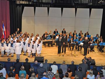 Presentación de coro de estudiantes