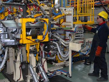 Obrero desarrolla tareas en sector industria