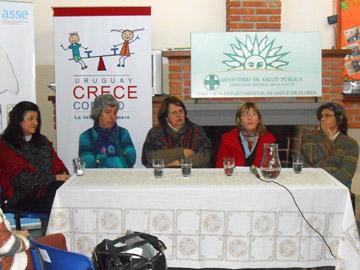 Autoridades en conferencia de Uruguay Crece Contigo en Flores