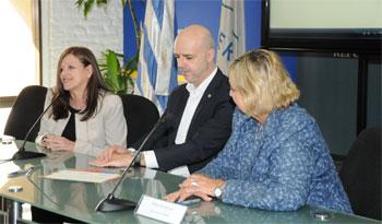 Autoridades firman el convenio
