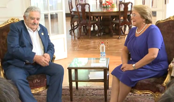 Mujica y Bachelet en amena reunión