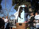 Inauguración de la escultura del mapa argentino en la plaza N.º 6 "25 de Mayo en La Teja"
