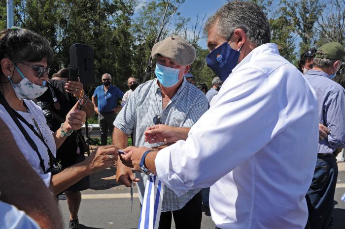 Ministro de Transporte y Obras Públicas, Luis Alberto Heber, en inauguración de puente Maestro Rubén Lena