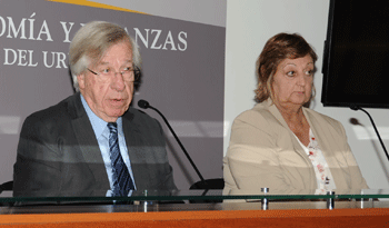 Ministros Danilo Astori y Liliam Kechichian