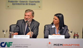 Autoridades en presentación de informe