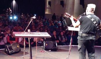 León Gieco en el cine de la ciudad de Bella Unión