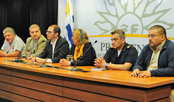 Juan Andrés Roballo y equipo en conferencia de prensa