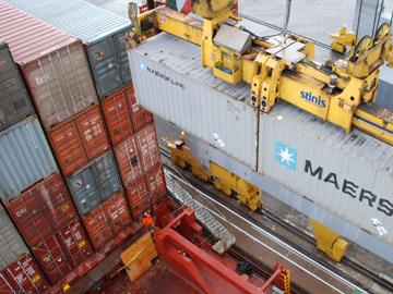 Contenedores en el puerto de Montevideo