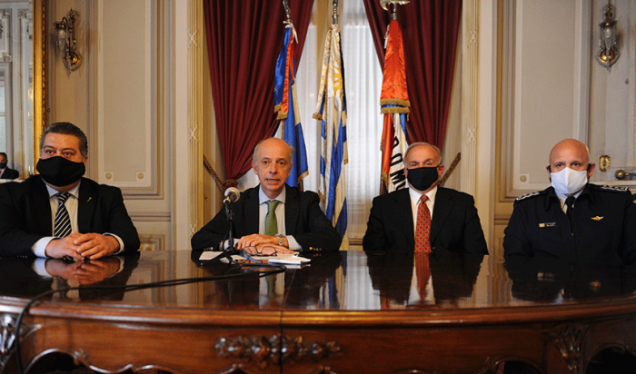 Ministro Javier García anuncia subasta de avión presidencial
