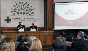 El ministro interino de Salud Pública, Leonel Briozzo, informa sobre las pautas para prevenir enfermedades cardíacaspo